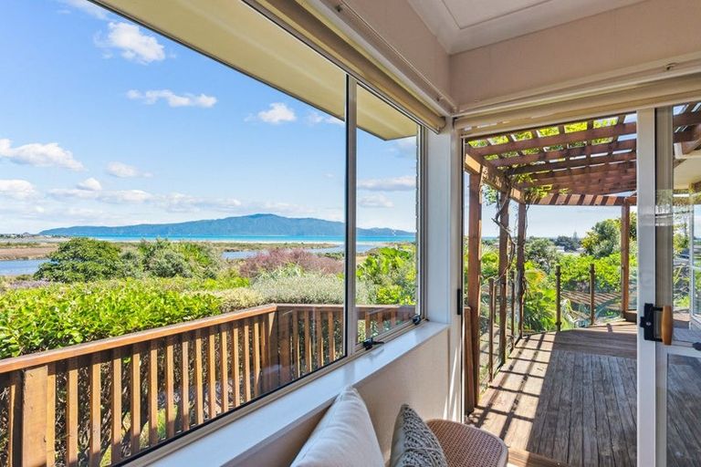 Photo of property in 174 Weggery Drive, Waikanae Beach, Waikanae, 5036