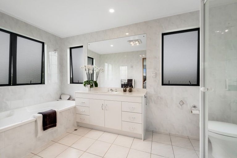 Photo of property in 30 Clifton Road, Whitford, Howick, 2571