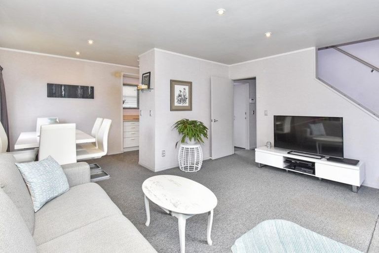 Photo of property in 2/17 Wedgwood Avenue, Mangere East, Auckland, 2024