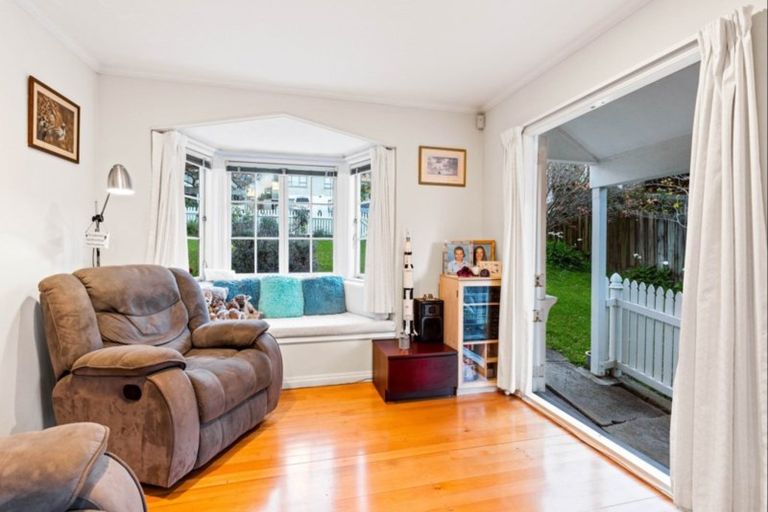 Photo of property in 1/14 Kiteroa Terrace, Rothesay Bay, Auckland, 0630
