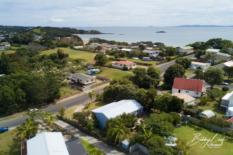 Photo of property in 10 Paradise Road, Coopers Beach, 0420