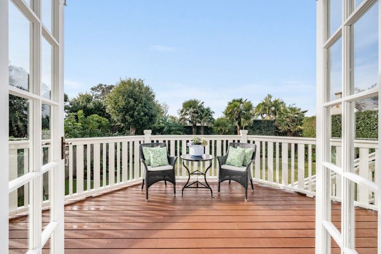 Photo of property in 207 Hurstmere Road, Takapuna, Auckland, 0622