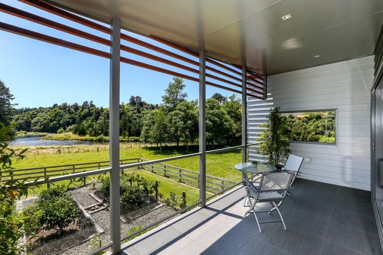 Photo of property in 371d Mangorei Road, Merrilands, New Plymouth, 4312