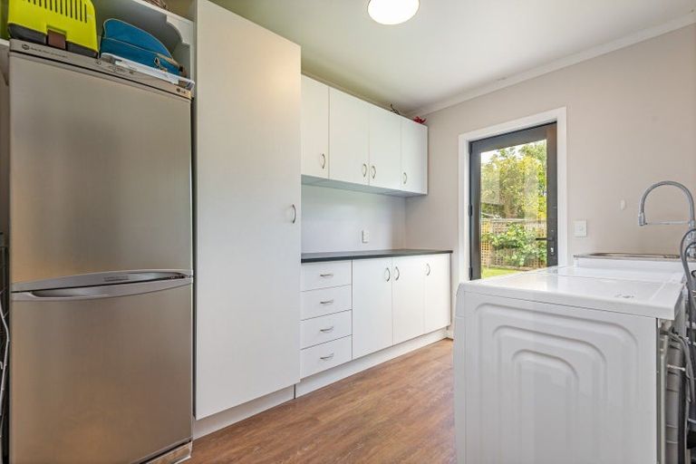 Photo of property in 52 Turitea Road, Fitzherbert, Palmerston North, 4472
