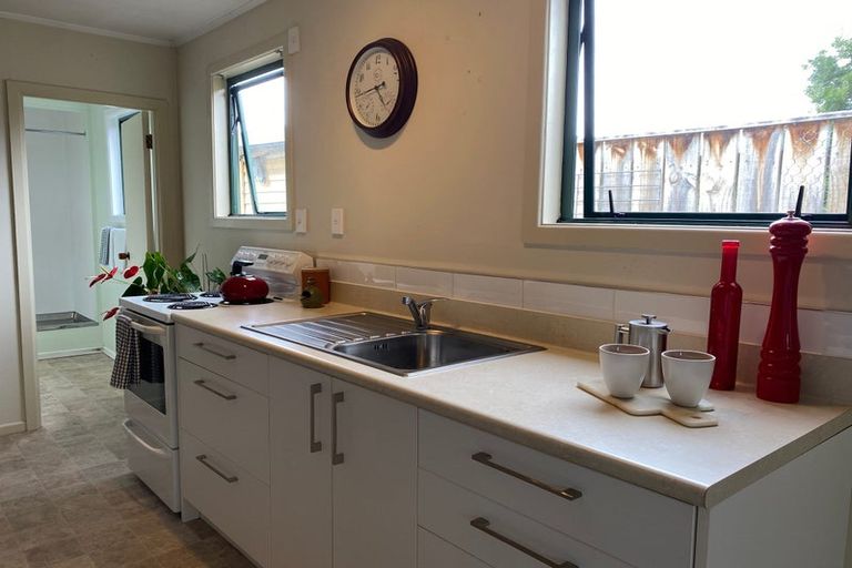 Photo of property in 2a Garrison Street, Carterton, 5713