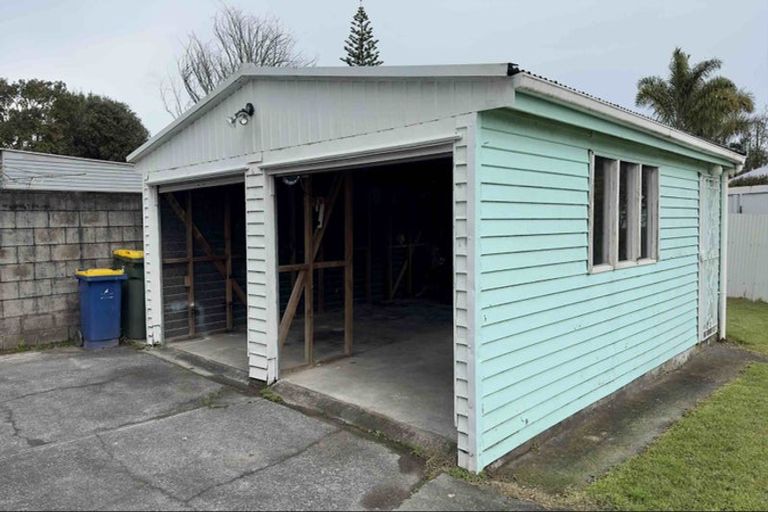 Photo of property in 20 Glendene Avenue, Glendene, Auckland, 0602