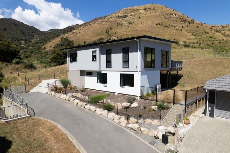 Photo of property in 25 Devenish Place, Atawhai, Nelson, 7010