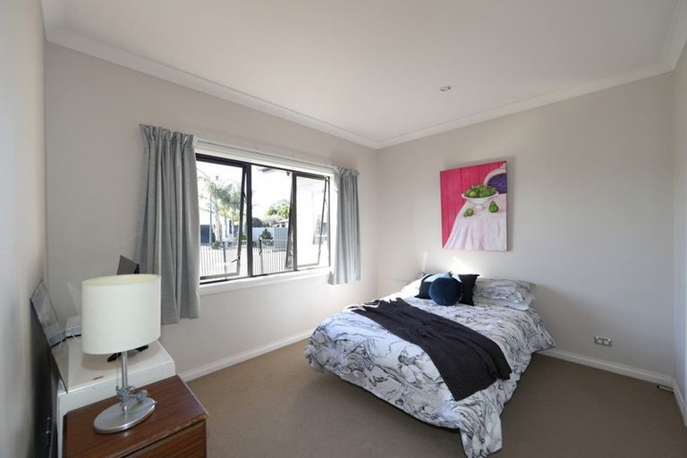 Photo of property in Heynes Place, 28 Heynes Place, Clive, 4102
