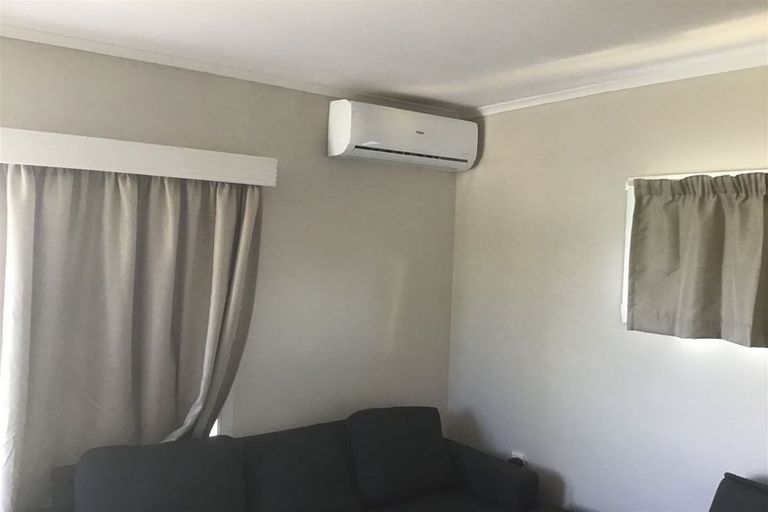 Photo of property in 40a Peach Road, Glenfield, Auckland, 0629