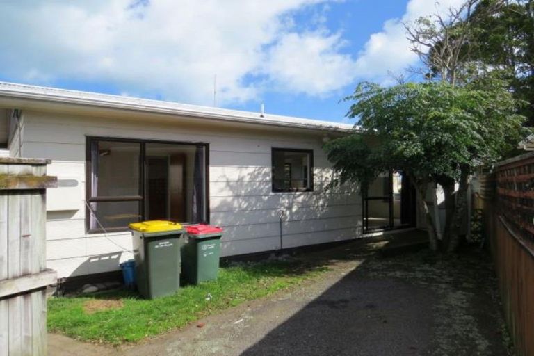Photo of property in 2/19 Karamu Street, Strandon, New Plymouth, 4312