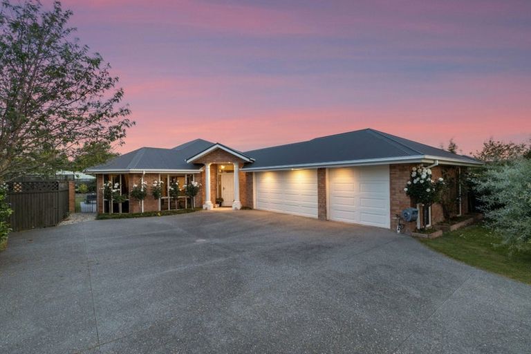 Photo of property in 7 Coolspring Way, Redwood, Christchurch, 8051