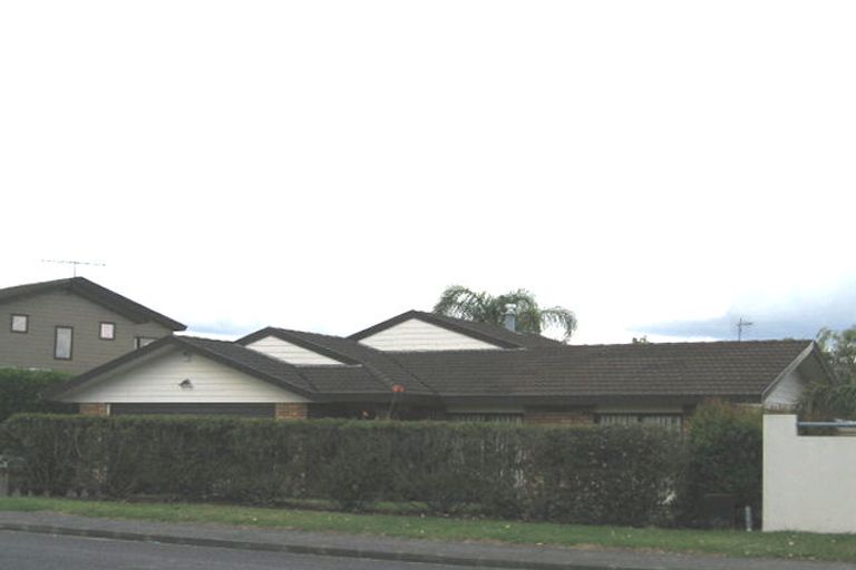 Photo of property in 24 Luckens Road, West Harbour, Auckland, 0618