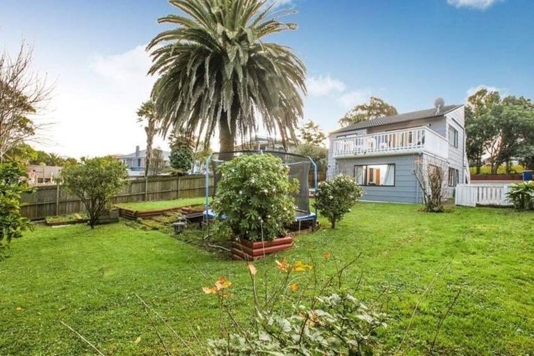 Photo of property in 83 Hobsonville Road, West Harbour, Auckland, 0618
