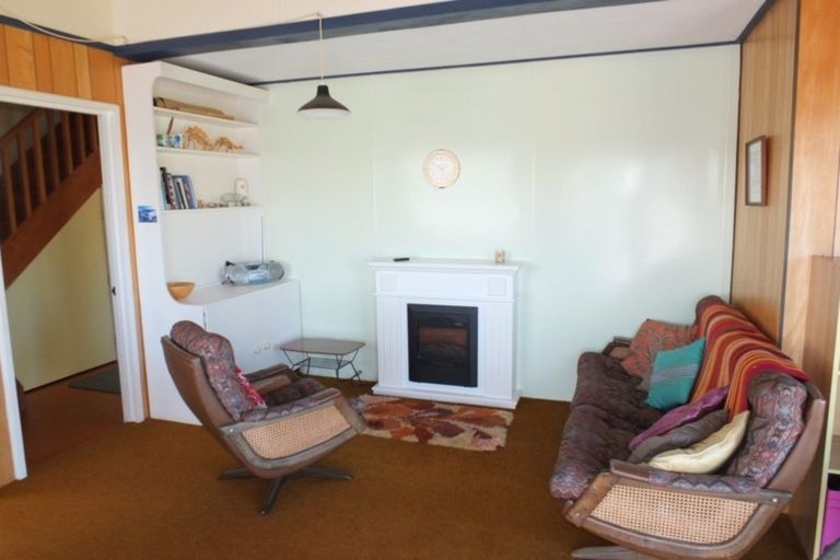 Photo of property in 10 Trafalgar Street, Foxton Beach, Foxton, 4815