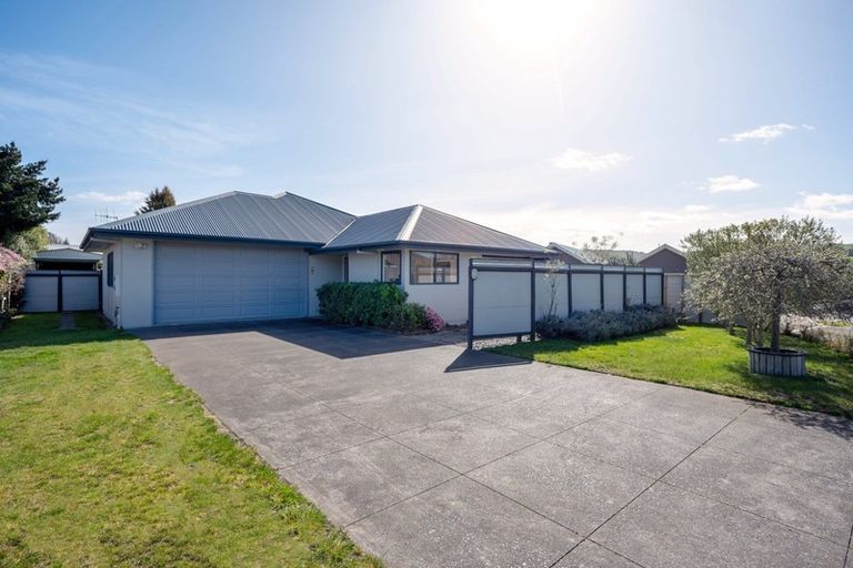 Photo of property in 14 Lakemere Way, Kinloch, Taupo, 3377