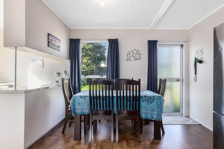 Photo of property in 100 Omapere Street, Whitby, Porirua, 5024