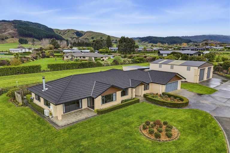 Photo of property in 53 Pohutukawa Drive, Levin, 5571