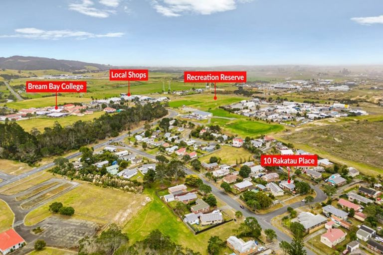 Photo of property in 10 Rakatau Place, Ruakaka, 0116