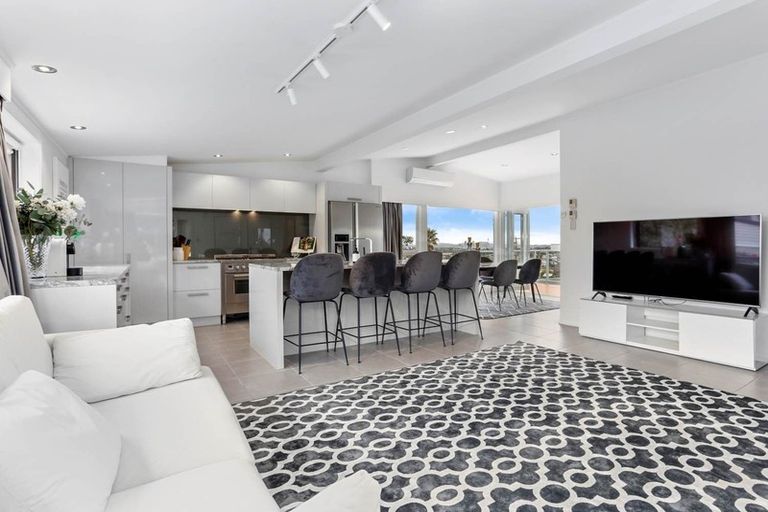 Photo of property in 63 Seaview Road, Castor Bay, Auckland, 0620