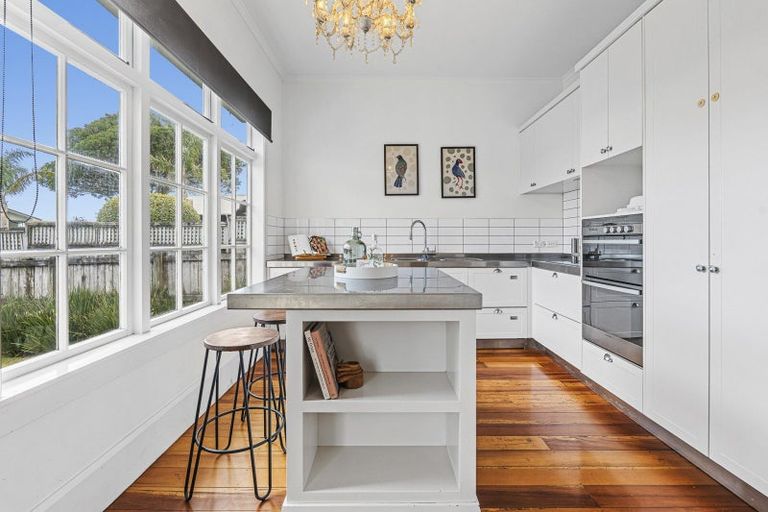 Photo of property in 87 Pendarves Street, New Plymouth, 4310