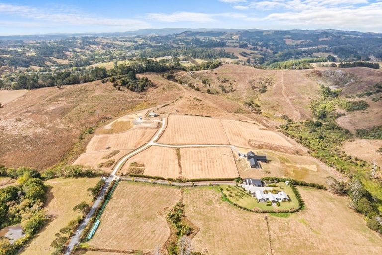 Photo of property in 101 Wintour Road, Waimauku, 0881