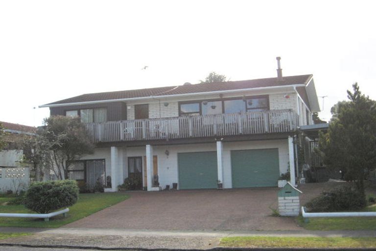 Photo of property in 43 Ray Small Drive, Pahurehure, Papakura, 2113