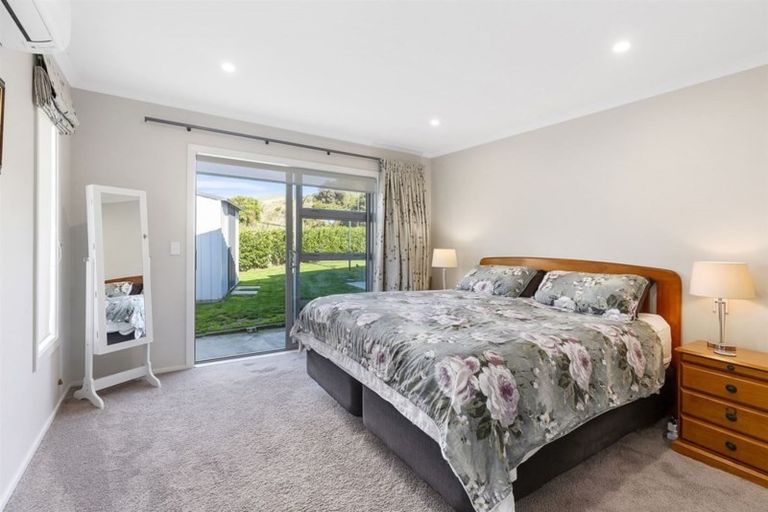 Photo of property in 14a Banks Boulevard, Whitby, Porirua, 5024