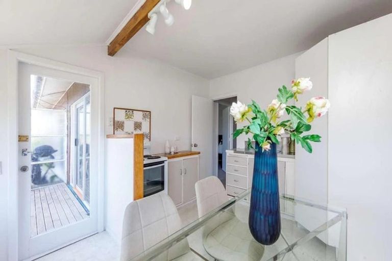 Photo of property in 2/18 Fowler Street, Northcote, Auckland, 0627