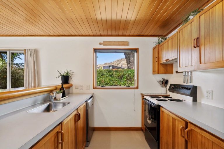 Photo of property in 15b Heuchan Lane, Wanaka, 9305