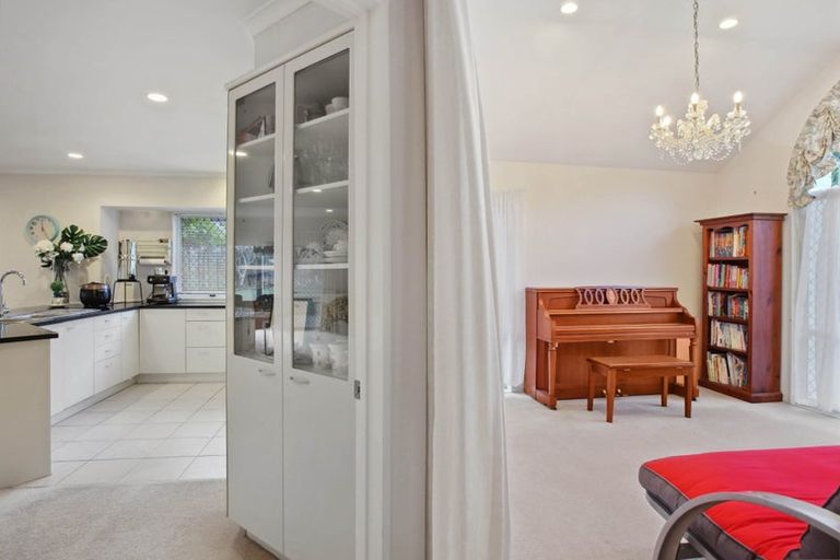 Photo of property in 8 Yarlside Place, Northpark, Auckland, 2013