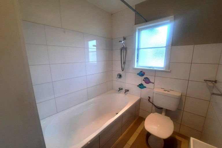 Photo of property in 2 Savage Crescent, Upper Hutt Central, Upper Hutt, 5018