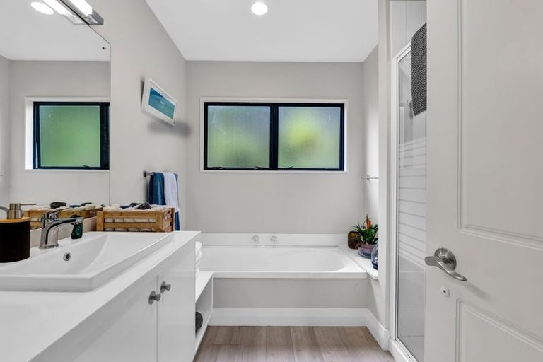 Photo of property in 117 Mangorei Road, Merrilands, New Plymouth, 4312