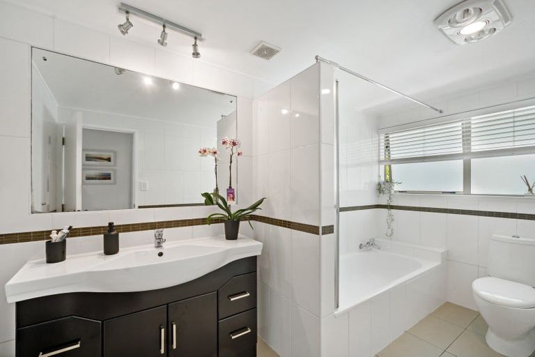 Photo of property in 26 Fratley Avenue, Farm Cove, Auckland, 2012