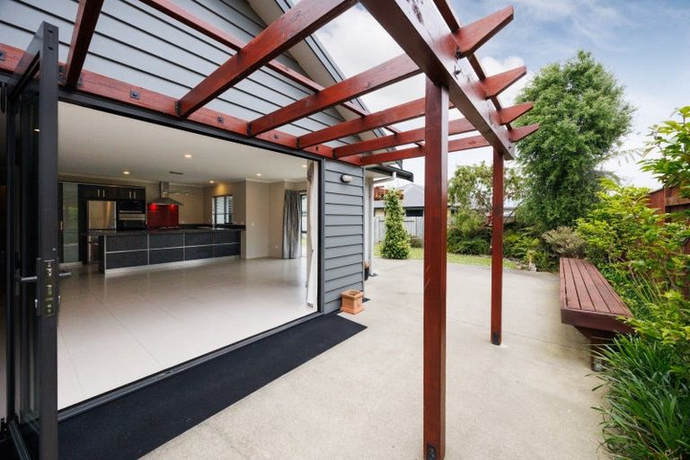 Photo of property in 35 Pegasus Place, Kelvin Grove, Palmerston North, 4414