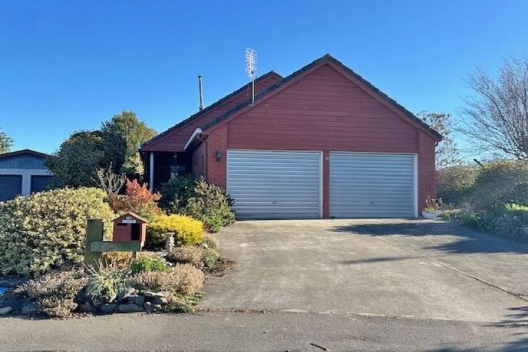 Photo of property in 10 Kowai Place, Amberley, 7410