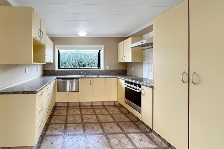 Photo of property in 5 Chertsey Court, Roslyn, Palmerston North, 4414