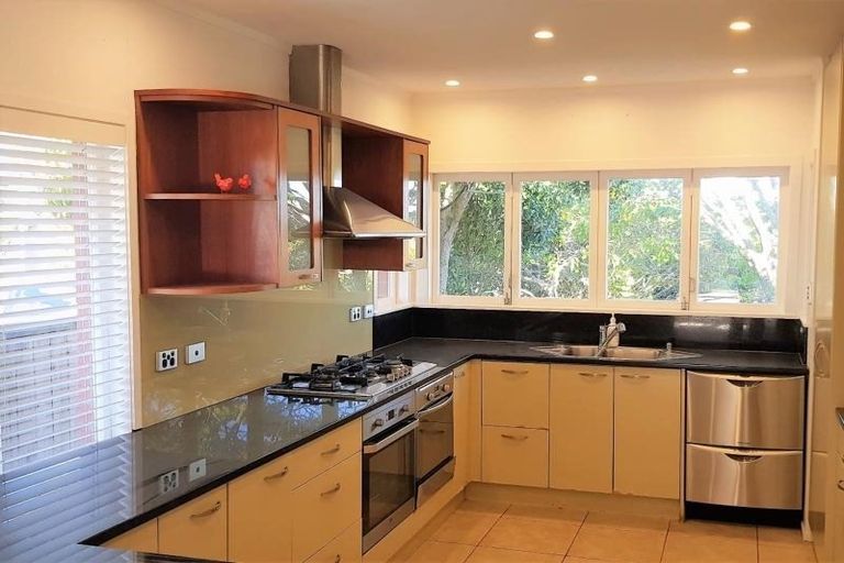 Photo of property in 36 Rewi Street, Torbay, Auckland, 0630