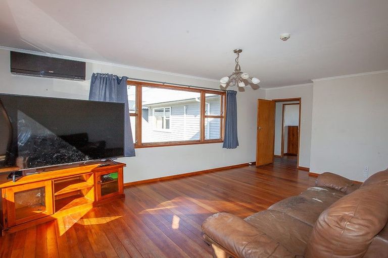 Photo of property in 15 Bayly Street, Waitara, 4320