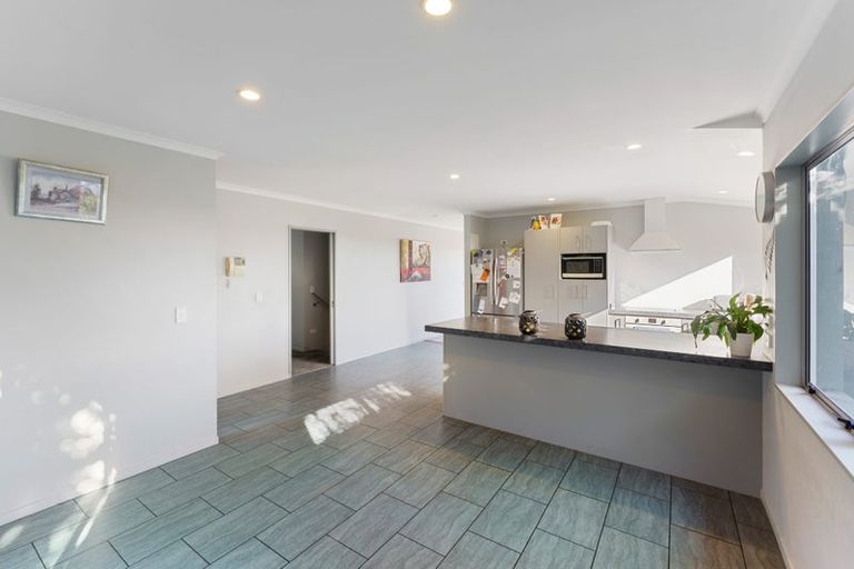 Photo of property in 5 Mohua Street, Waikanae, 5036