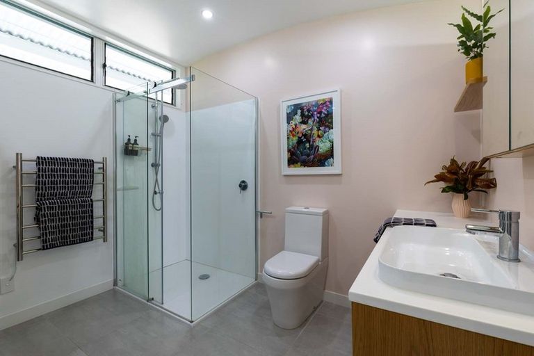 Photo of property in 50a Colonial Road, Birkenhead, Auckland, 0626