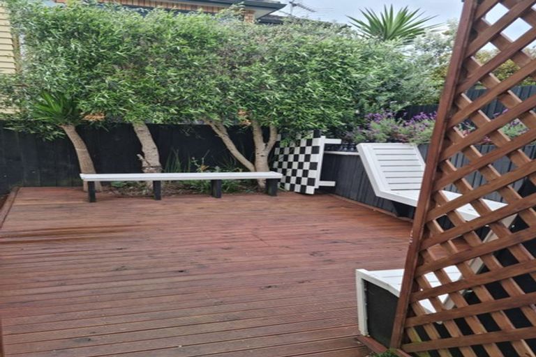 Photo of property in 1/36 Seaview Road, Castor Bay, Auckland, 0620