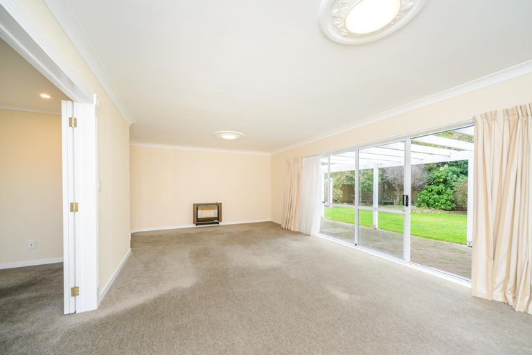 Photo of property in 4 Royal Oak Drive, Kelvin Grove, Palmerston North, 4414