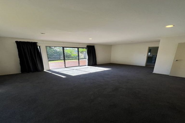 Photo of property in 140 Upper Harbour Drive, Greenhithe, Auckland, 0632