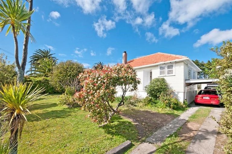 Photo of property in 310 Great North Road, Henderson, Auckland, 0612