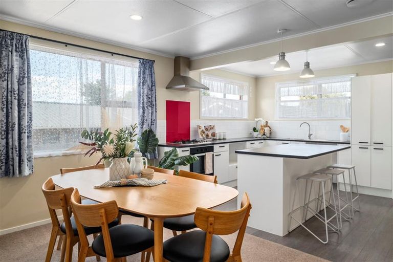 Photo of property in 3 Carter Drive, Pomare, Rotorua, 3015