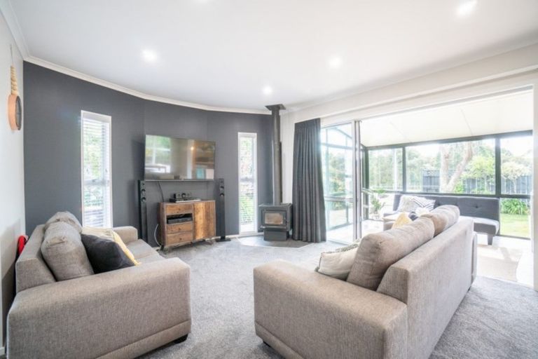 Photo of property in 28 Summerhill Drive, Fitzherbert, Palmerston North, 4410