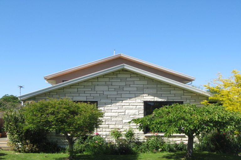 Photo of property in 21 Wakelin Place, Redwood, Christchurch, 8051