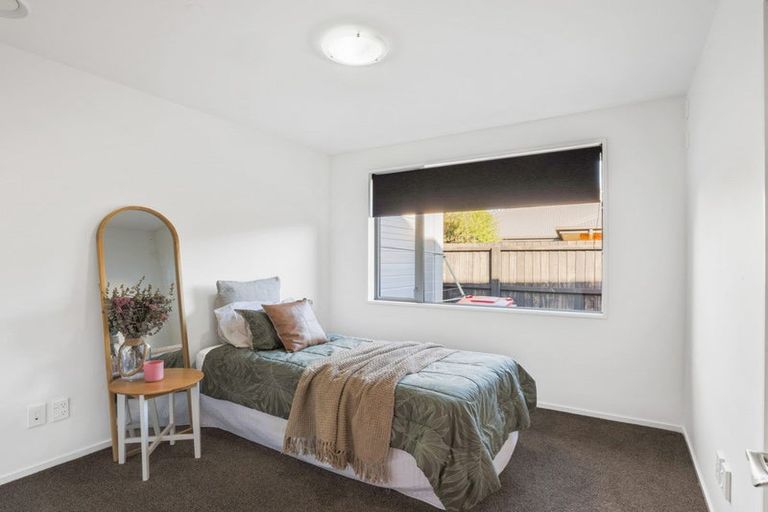 Photo of property in 76 Willowview Drive, Redwood, Christchurch, 8051