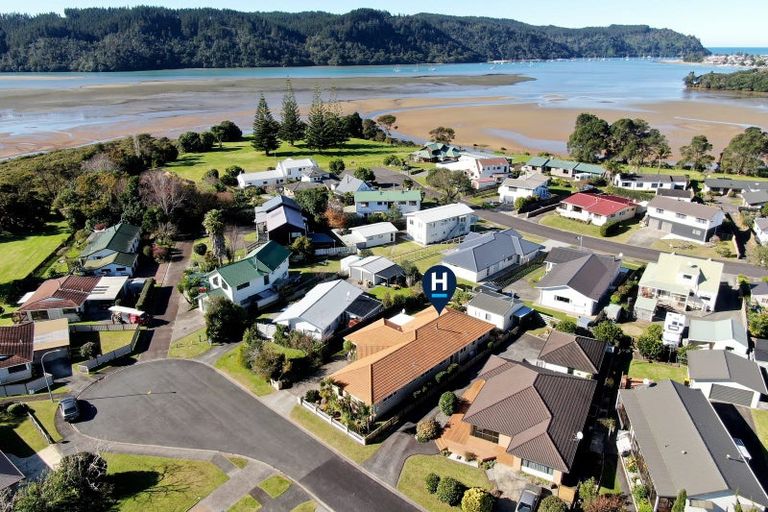 Photo of property in 111 Everitt Crescent, Whangamata, 3620
