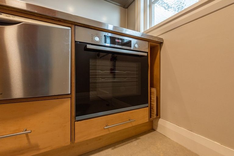 Photo of property in Ionian Flats, 123-125 Brougham Street, Mount Victoria, Wellington, 6011